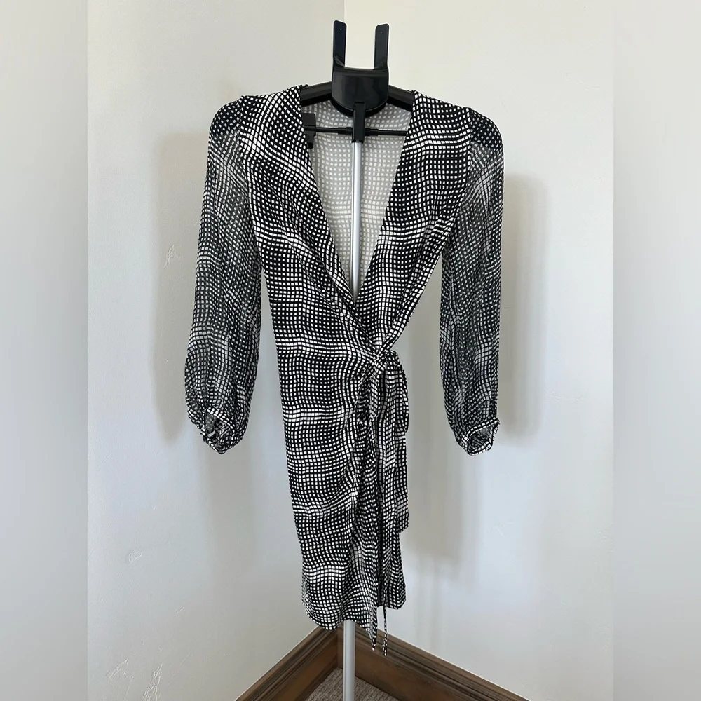 Diane Von Furstenberg Black and White Wrap Dress - Picture 4 of 8